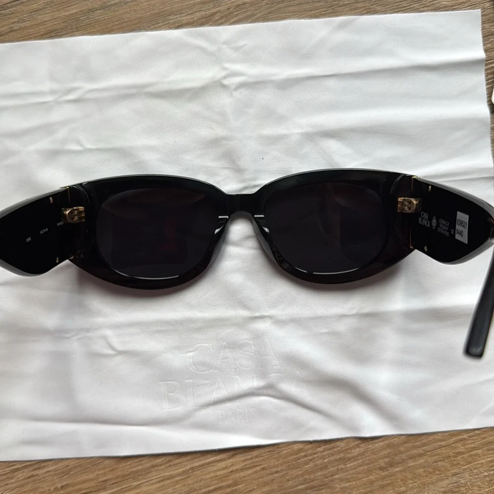 Casablanca ‘Gabrielle’ sunglasses in black